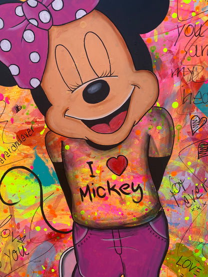 Minni loves Mickey